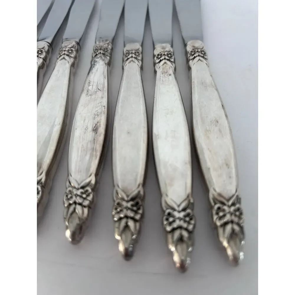 1847 Rogers Bros International Silver Plate Garland Lot of 8 Dinner Knives